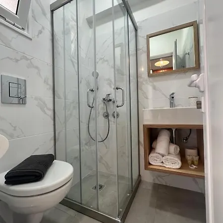 Lia شقة فندقية لوترا إديبسو